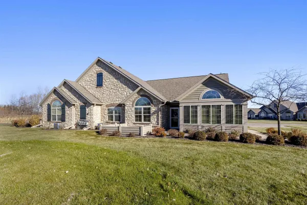 Property Slideshow image 3 of 33 | 2210 e tuscany way, Appleton, WI, 54913