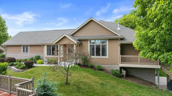 Property Slideshow image 2 of 45 | w243n2205 deer park ct b, Pewaukee, WI, 53072