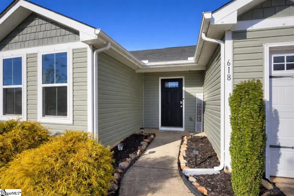 Property Slideshow image 2 of 42 | 618 maplestead farms ct, Greenville, SC, 29617