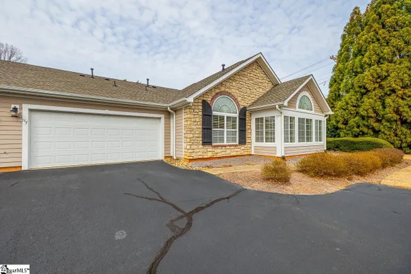 Property Slideshow image 2 of 37 | 117 ravines ln, Spartanburg, SC, 29301