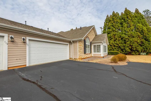 Property Slideshow image 3 of 37 | 117 ravines ln, Spartanburg, SC, 29301