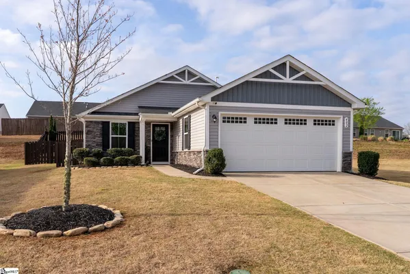 Property Slideshow image 2 of 32 | 402 edgehill ct, Greenville, SC, 29617