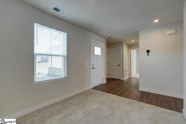 Property Slideshow image 3 of 34 | 917 blue willow ct, Spartanburg, SC, 29302