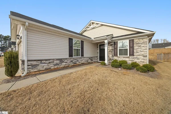 Property Slideshow image 3 of 25 | 689 hardwood dr, Boiling Springs, SC, 29316