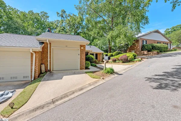 Property Slideshow image 3 of 31 | 327 mockingbird hill ln, Greenville, SC, 29605