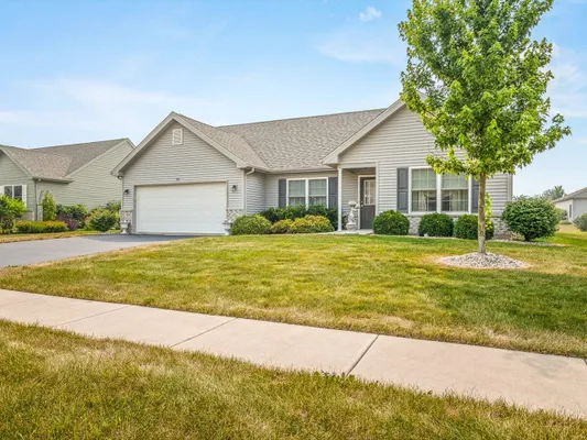 Property Slideshow image 2 of 48 | 910 madison, Mchenry, IL, 60050