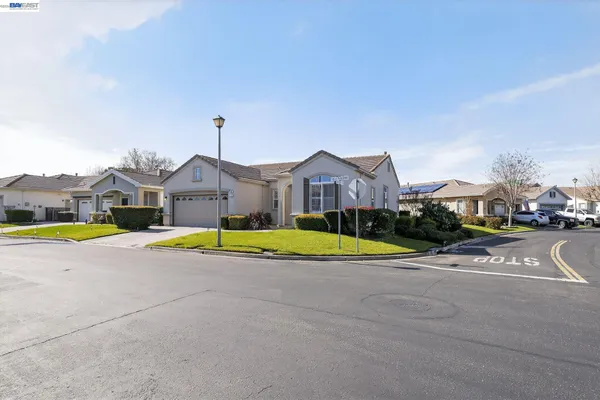 Property Slideshow image 2 of 16 | 309 upton pyne dr, Brentwood, CA, 94513