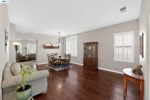 Property Slideshow image 3 of 16 | 309 upton pyne dr, Brentwood, CA, 94513