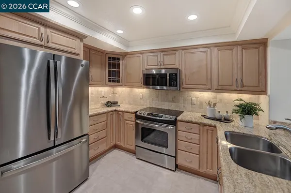 Property Slideshow image 3 of 55 | 2589 pine knoll dr 5, Walnut Creek, CA, 94595