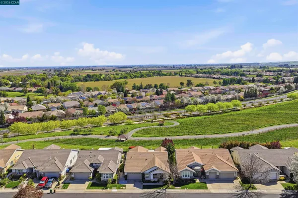 Property Slideshow image 2 of 45 | 1463 bismarck ln, Brentwood, CA, 94513