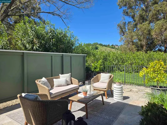 Property Slideshow image 3 of 42 | 1124 singingwood ct 2, Walnut Creek, CA, 94595