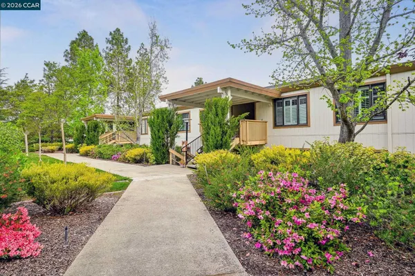 Property Slideshow image 2 of 34 | 1305 singingwood ct 8, Walnut Creek, CA, 94595