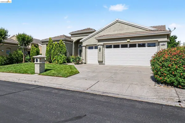 Property Slideshow image 2 of 25 | 136 scarlet way, Brentwood, CA, 94513