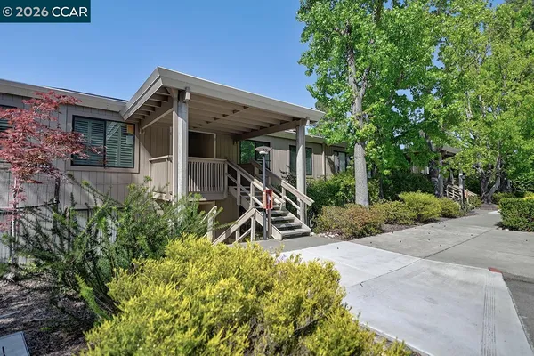 Property Slideshow image 2 of 48 | 1508 canyonwood ct 4, Walnut Creek, CA, 94595