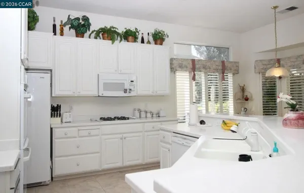 Property Slideshow image 3 of 8 | 143 honeygold ln, Brentwood, CA, 94513