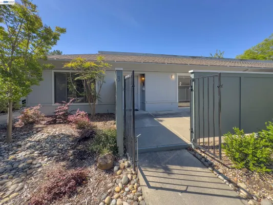 Property Slideshow image 2 of 13 | 2201 pine knoll dr 3, Walnut Creek, CA, 94595