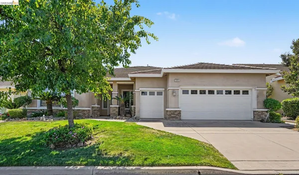 Property Slideshow image 2 of 35 | 979 centennial dr, Brentwood, CA, 94513