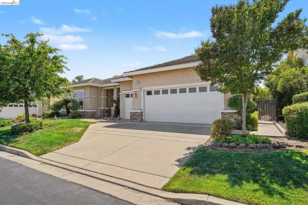 Property Slideshow image 3 of 35 | 979 centennial dr, Brentwood, CA, 94513