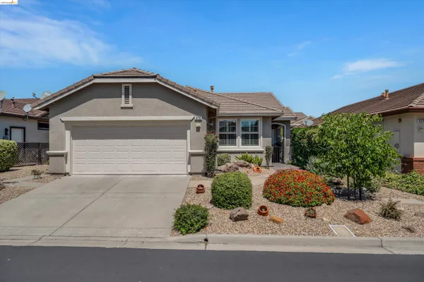 Property Slideshow image 3 of 39 | 579 quindell way, Brentwood, CA, 94513