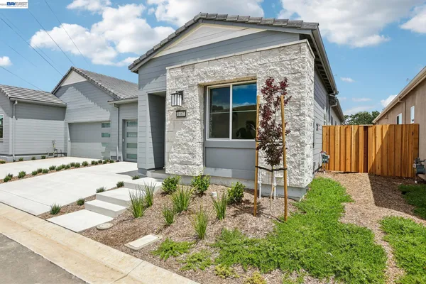 Property Slideshow image 3 of 23 | 1087 riverbend dr, Brentwood, CA, 94513