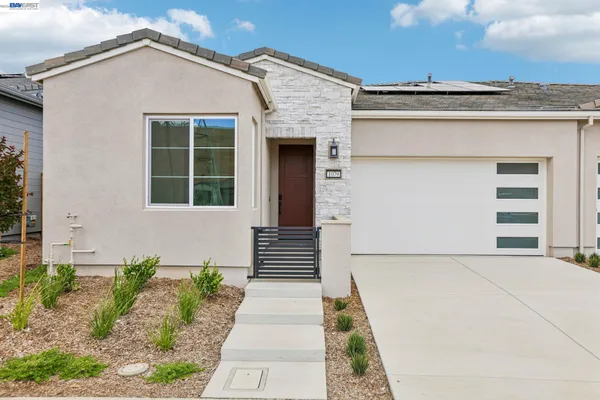 Property Slideshow image 2 of 24 | 1079 riverbend dr, Brentwood, CA, 94513