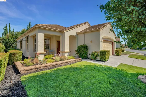 Property Slideshow image 2 of 28 | 1711 kent dr, Brentwood, CA, 94513