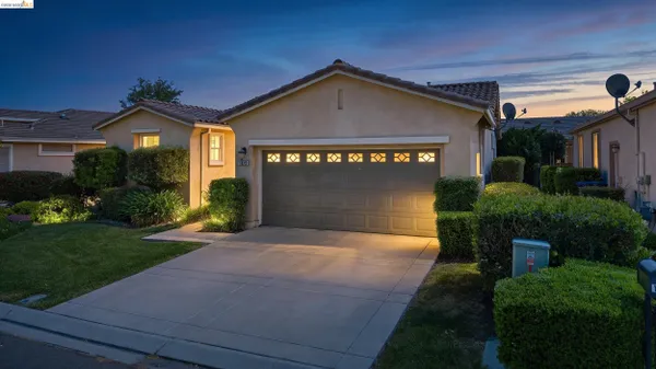 Property Slideshow image 3 of 38 | 1063 waterwood dr, Rio Vista, CA, 94571