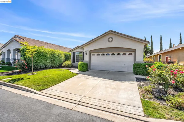 Property Slideshow image 3 of 32 | 1124 jonagold way, Brentwood, CA, 94513