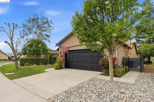 Property Slideshow image 2 of 44 | 427 stephens dr, Brentwood, CA, 94513