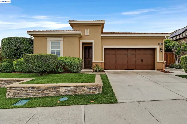 Property Slideshow image 3 of 74 | 1741 chardonnay ln, Brentwood, CA, 94513