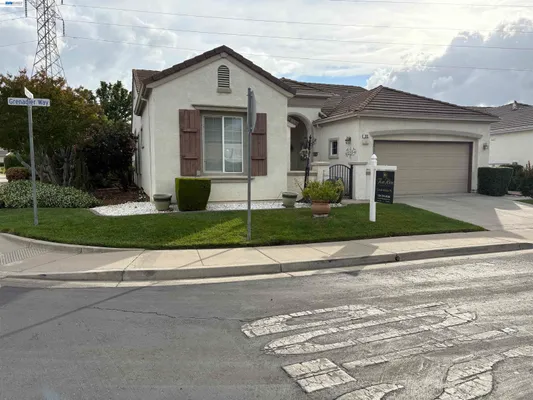 Property Slideshow image 2 of 10 | 395 grenadier way, Brentwood, CA, 94513