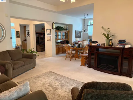 Property Slideshow image 3 of 10 | 395 grenadier way, Brentwood, CA, 94513