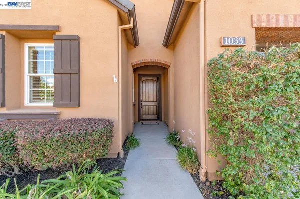 Property Slideshow image 2 of 77 | 1033 malbec ln, Brentwood, CA, 94513