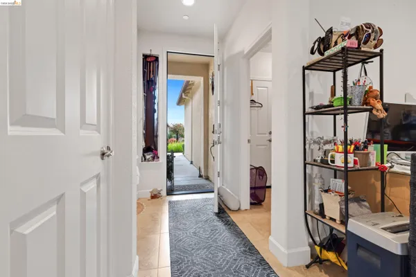 Property Slideshow image 3 of 32 | 331 kestrel way, Rio Vista, CA, 94571