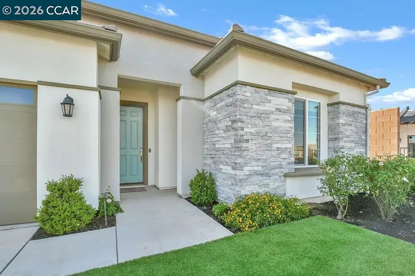 Property Slideshow image 2 of 38 | 208 chinook dr, Brentwood, CA, 94513