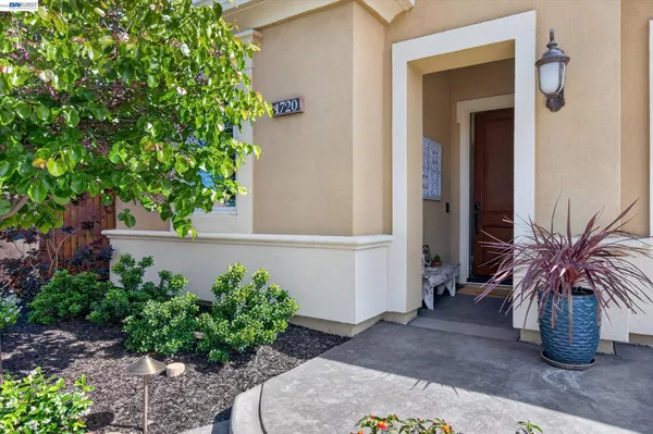Property Slideshow image 2 of 62 | 1720 veneto ln, Brentwood, CA, 94513