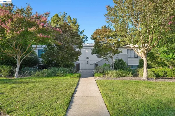 Property Slideshow image 2 of 61 | 2749 pine knoll dr 2, Walnut Creek, CA, 94595
