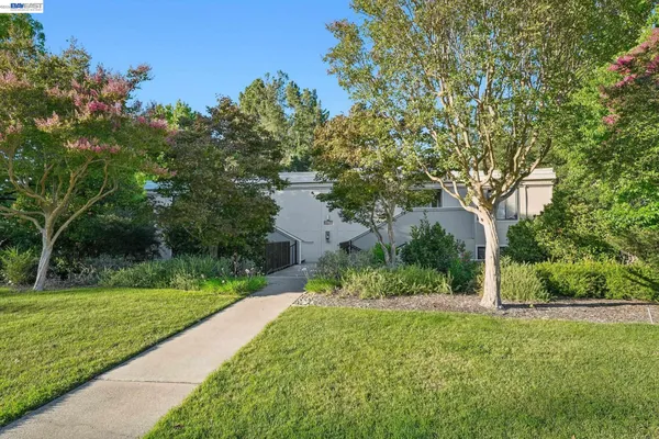 Property Slideshow image 3 of 61 | 2749 pine knoll dr 2, Walnut Creek, CA, 94595