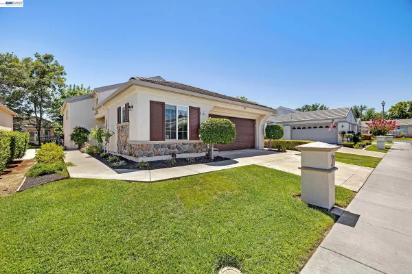 Property Slideshow image 2 of 32 | 1586 imperial way, Brentwood, CA, 94513