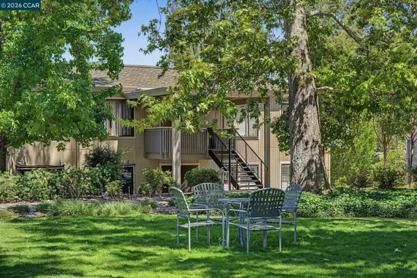 Property Slideshow image 2 of 41 | 1108 fairlawn ct 8, Walnut Creek, CA, 94595