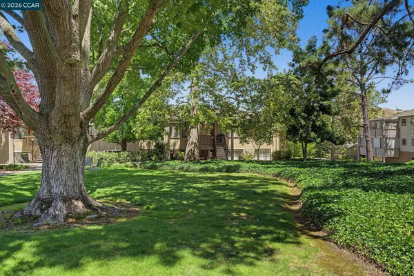 Property Slideshow image 3 of 41 | 1108 fairlawn ct 8, Walnut Creek, CA, 94595