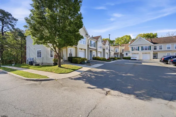 Property Slideshow image 2 of 23 | 43 e woodland 43, Absecon, NJ, 08201