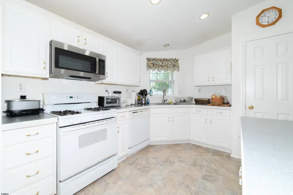 Property Slideshow image 3 of 57 | 25 knollwood, Mays Landing, NJ, 08330