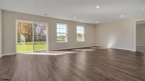 Property Slideshow image 2 of 23 | 138 hilton head ct, Egg Harbor Township, NJ, 08234