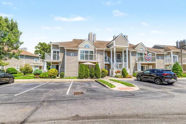 Property Slideshow image 3 of 46 | 550 central j3, Linwood, NJ, 08221