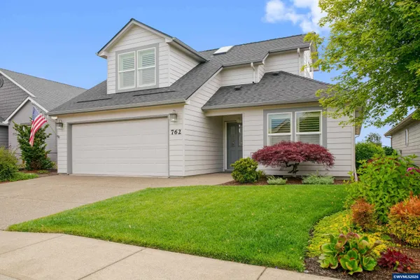 Property Slideshow image 2 of 45 | 762 se saint andrews ln, Dallas, OR, 97338