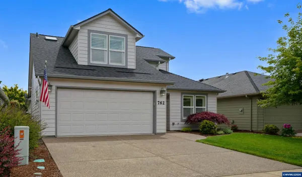 Property Slideshow image 3 of 45 | 762 se saint andrews ln, Dallas, OR, 97338