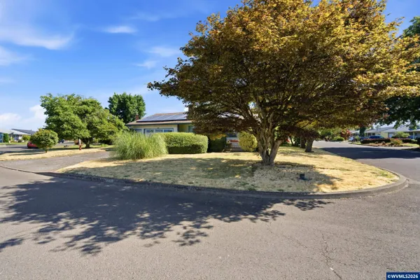 Property Slideshow image 3 of 25 | 1404 umpqua rd, Woodburn, OR, 97071
