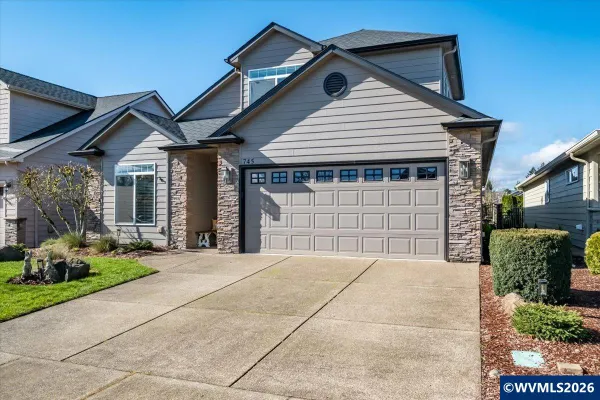 Property Slideshow image 2 of 49 | 745 se glendover ln, Dallas, OR, 97338