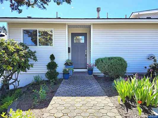 Property Slideshow image 2 of 21 | 2992 winslow way, Salem, OR, 97304